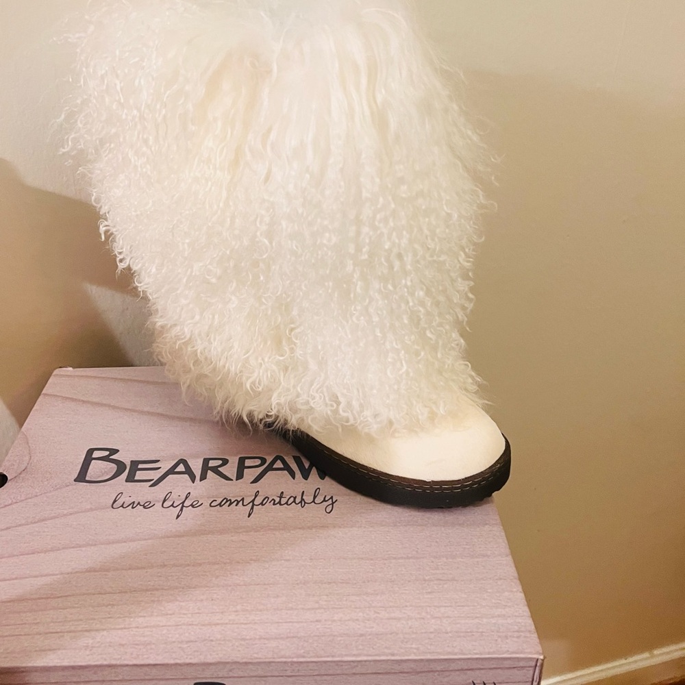 Bearpaw Boetis Boots Size 8 Color White